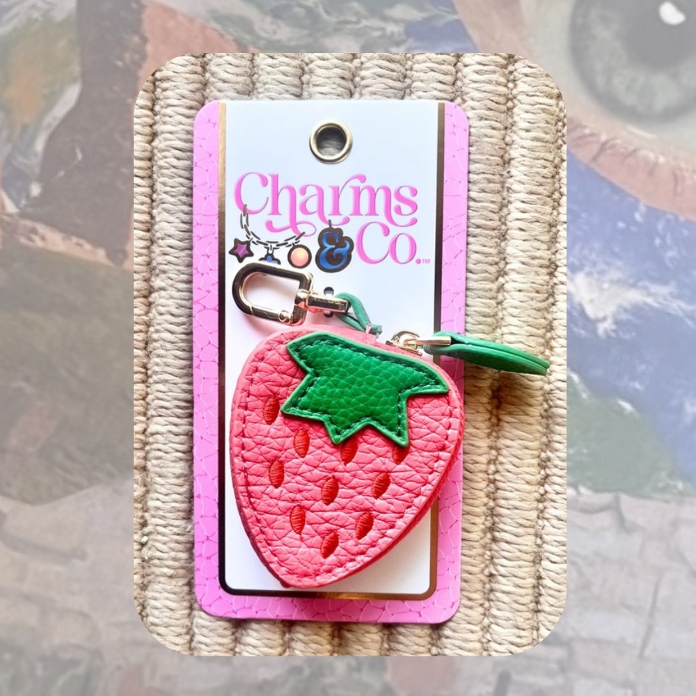 copy (bags) 🎉🎉Kawaii Strawberry Shaped Keychain Pouch